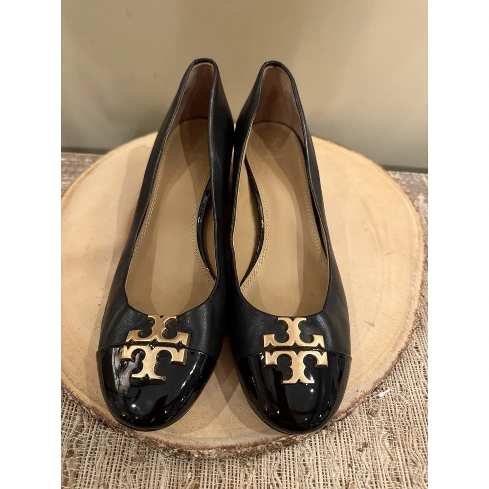 Tory Burch Everly Patent Cap Toe Pump Black Block Heel Shoes Size 9 Gold Logo‎